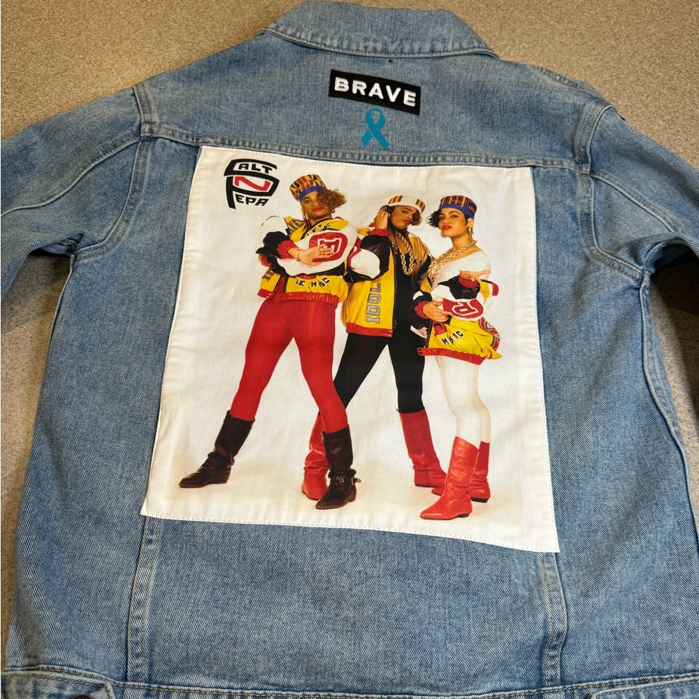 XS Salt N Pepa Denim Jacket euc ndahood entertainment